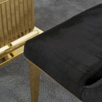 Chaises de salle à manger en velours avec dossier à texture réticulée et garniture métallique sur le dessus