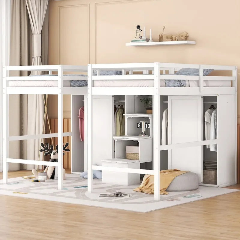 Lits superposés doubles avec armoires et escalier